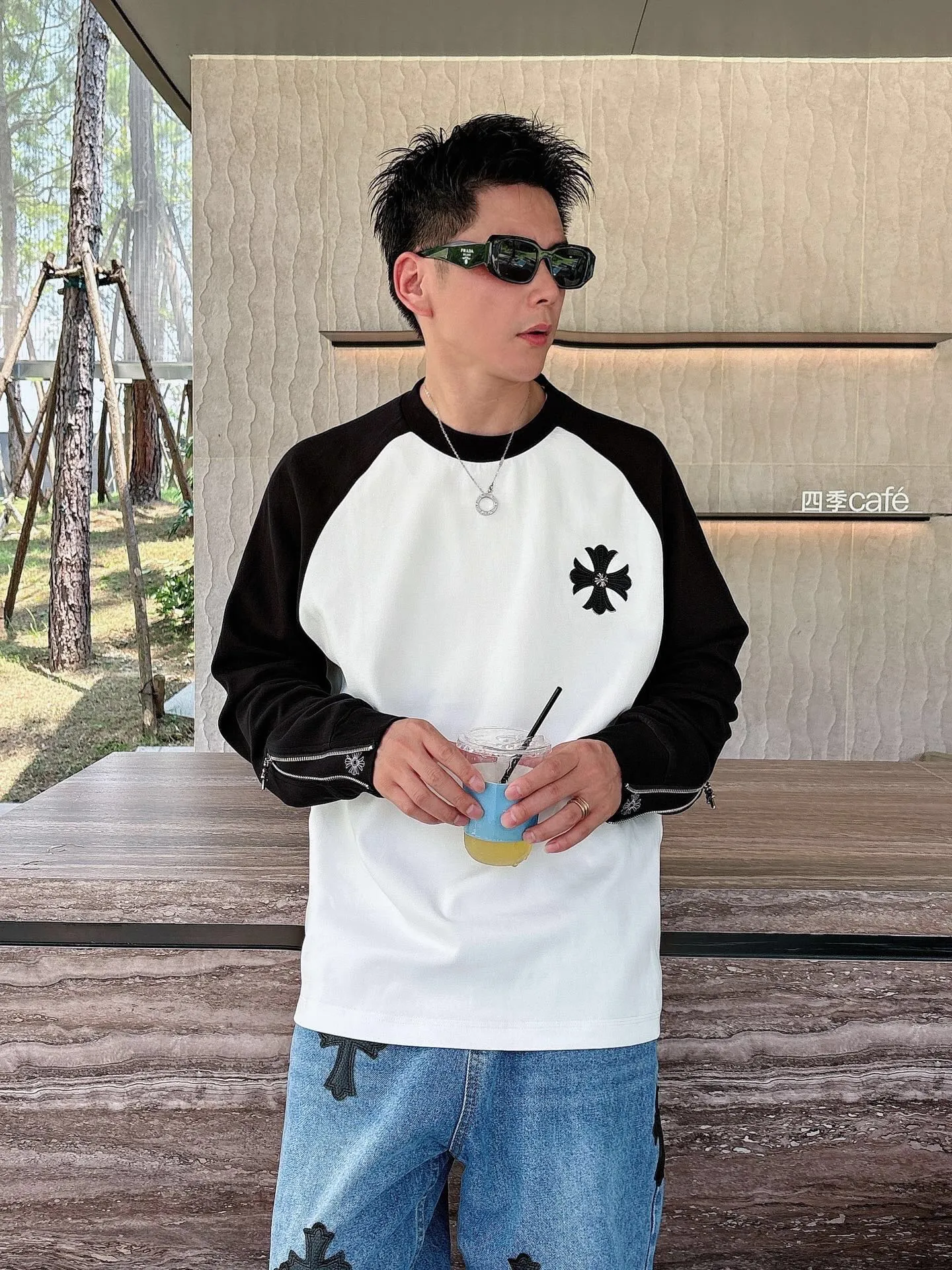 P420 💰 ChromeHearts Chrome Heart Round Neck Raglan Sleeves—Pursue quality and ensure quality! Using double-sided cotton fabric, the texture is clearly visible, the texture is soft, delicate and smooth, and the custom-made leather stitching process is full of drape! The workmanship is fine and the shoulder lines are smooth. All imported chain machines are used to make the shoulder rolling strips. It has a certain thickness and is not made of cheap material but has a shiny feel that is comfortable and not tight on the upper body. It is the most avant-garde street item that can be easily matched by both men and women!  Color: black Size: m-3xl Style number: 3566